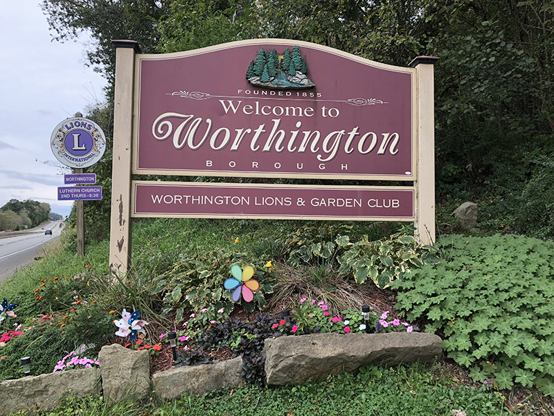 Sign Welcomes Motorist to Worthington